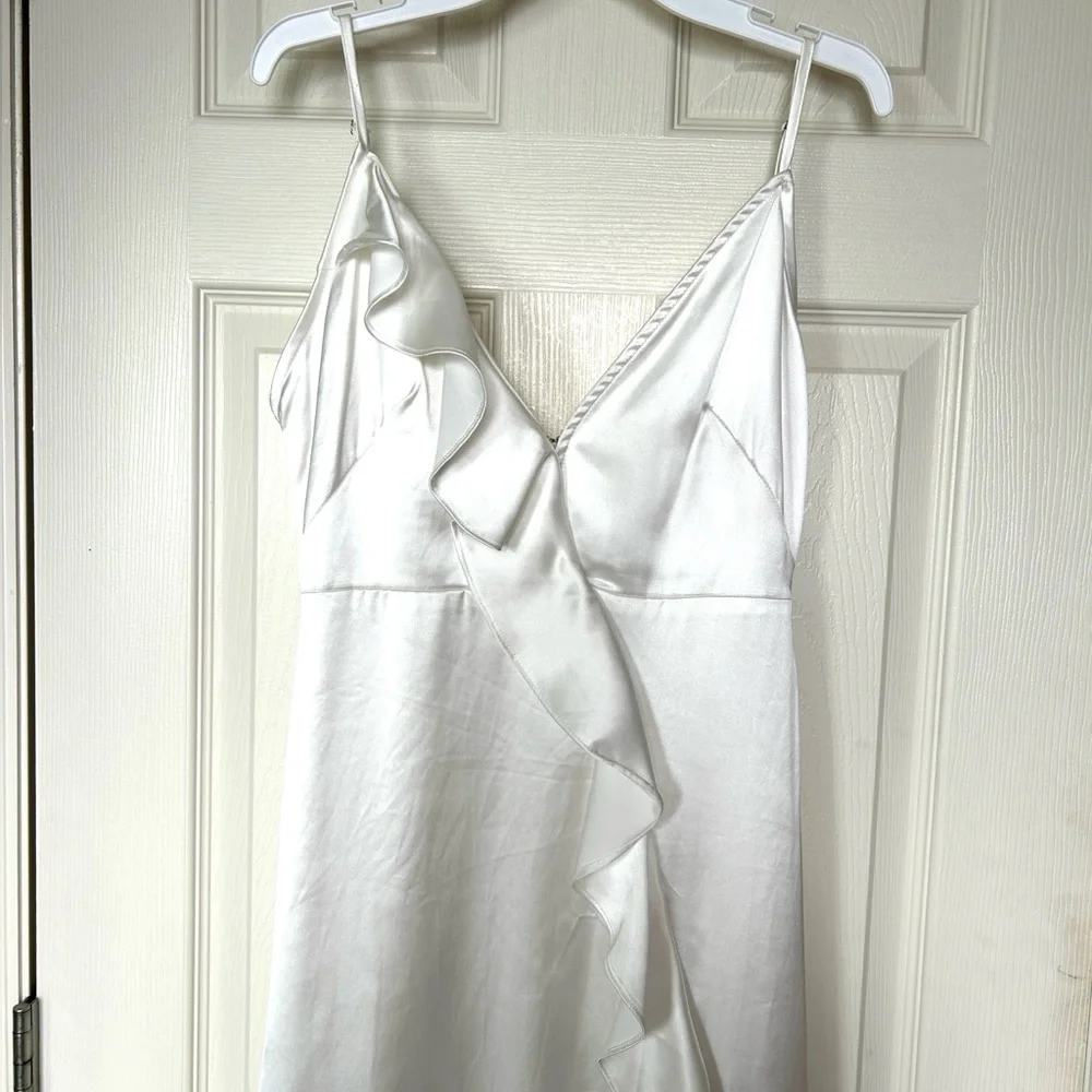 DRESS FORUM kelsey asymmetrical ruffle hem maxi dress in white 4 - Picture 5 of 12